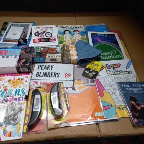 LOT OF ASSORTED HOUSEHOLD ITEMS TO INCLUDE VARIOUS BITS AND BOBS