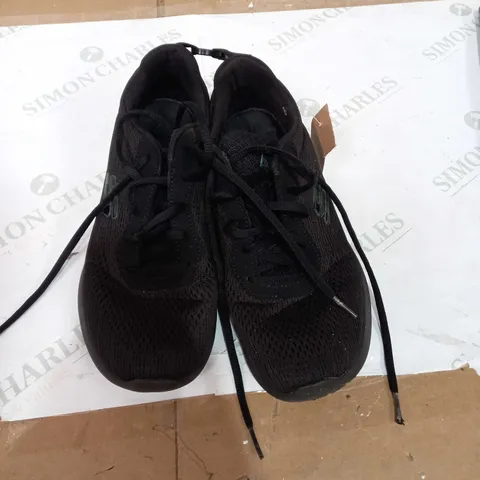 BLACK SKETCHERS TRAINER SIZE UK 5