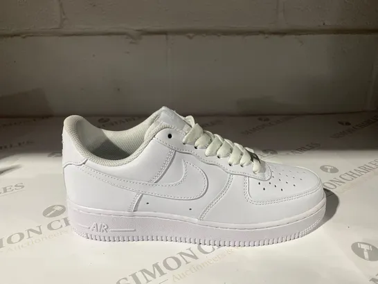 PAIR OF NIKE AIR FORCE 1 WHITE TRAINERS SIZE 7