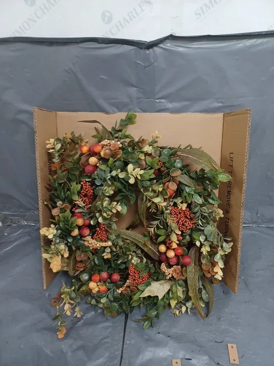 BOXED UNBRANDED DECORATIVE WREATH RRP £35