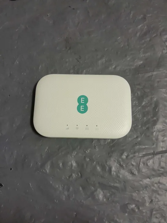 EE 4G MINI MOBILE WIFI PAY AS YOU GO DONGLE IN WHITE