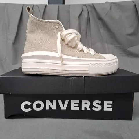 BOXED PAIR OF CONVERSE SHOES IN BEACH STONE UK SIZE 6