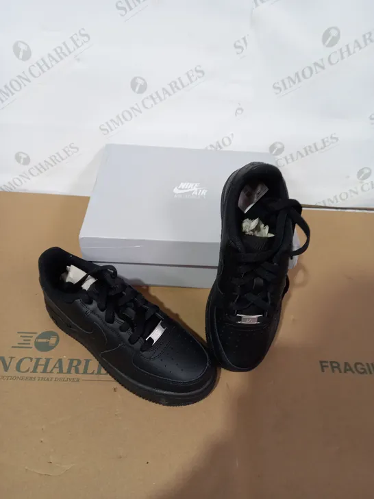 BOXED PAIR OF NIKE BLACK TRAINERS SIZE 3