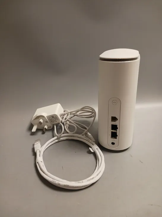 BOXED THREE 5G HUB IN WHITE WITH ETHERNET CABLE, POWER ADAPTER 