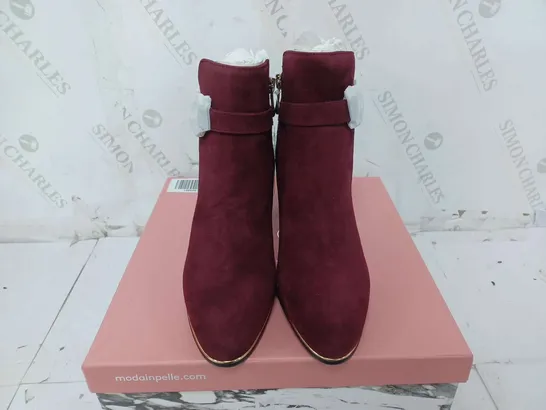 PAIR OF MODA IN PELLE LORI ANKLE BOOTS - BURGUNDY - SIZE 39