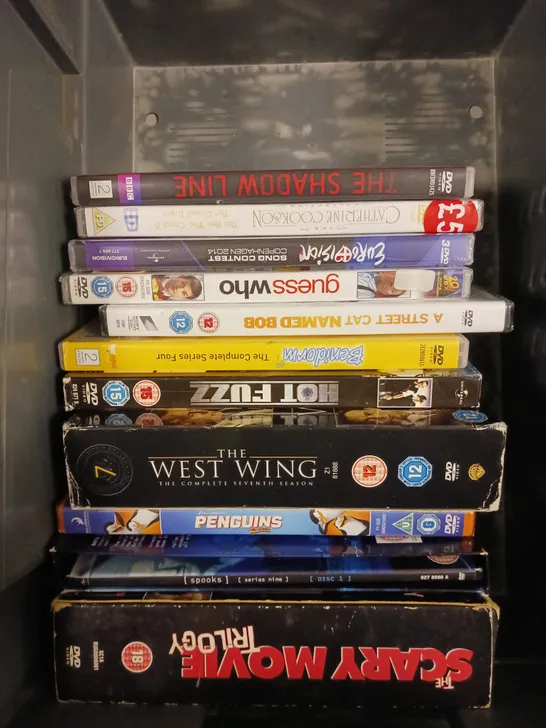 APPROXIMATELY 10 ASSORTED DVD MOVIES/SERIES BOX SETS TO INCLUDE SCARY MOVIE, HOT FUZZ, BENIDORM ETC 