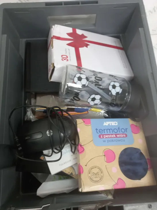 BOX OF APPROXIMATELY 10 ASSORTED ITEMS TO INCLUDE - FOOTBALL CUP, COMPUTER MOUSE, PAPER CUTS ETC