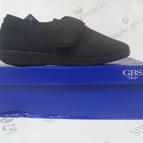 BOXED PAIR OF GBS MED FRENCHAY SLIPPERS IN BLACK UK SIZE 9