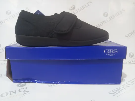 BOXED PAIR OF GBS MED FRENCHAY SLIPPERS IN BLACK UK SIZE 9