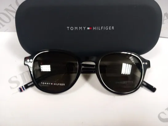 TOMMY HILFIGER ROUND SUNGLASSES