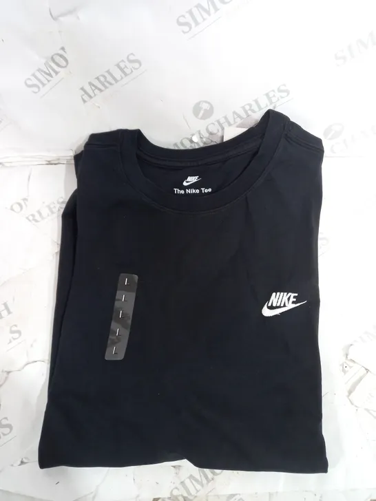 THE NIKE T-SHIRT IN BLACK - SIZE LARGE