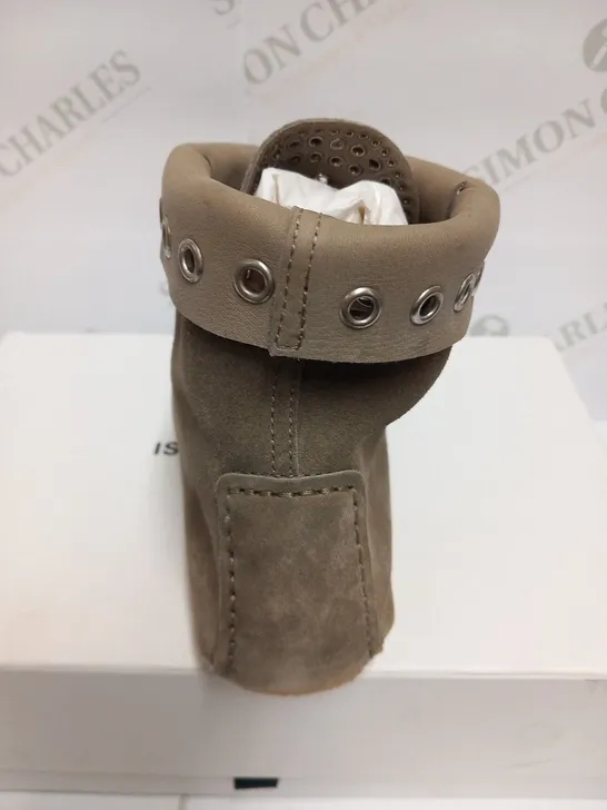 BOXED PAIR OF ISABEL MARANT MORLEY STUDDED SHOES TAUPE SIZE 40