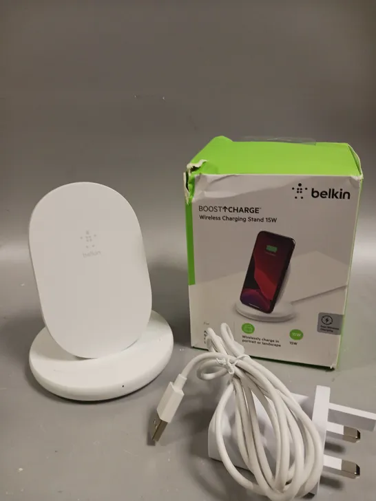 BOXED BELKIN BOOST CHARGE 15W WIRELESS CHARGING STAND 
