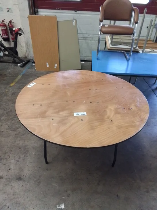 ROUND WOODEN TABLE WITH BLACK LEGS 