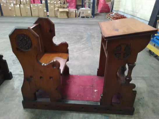  VINTAGE MAHOGANY EFFECT ORNATE CLERGY CHAIR PEW BENCH WITH TEXT STAND AND CARPETED KNEELING SPACE