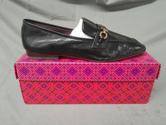 BOXED PAIR OF TORY BURCH PERRINE LEATHER LOAFERS IN BLACK US SIZE 9.5