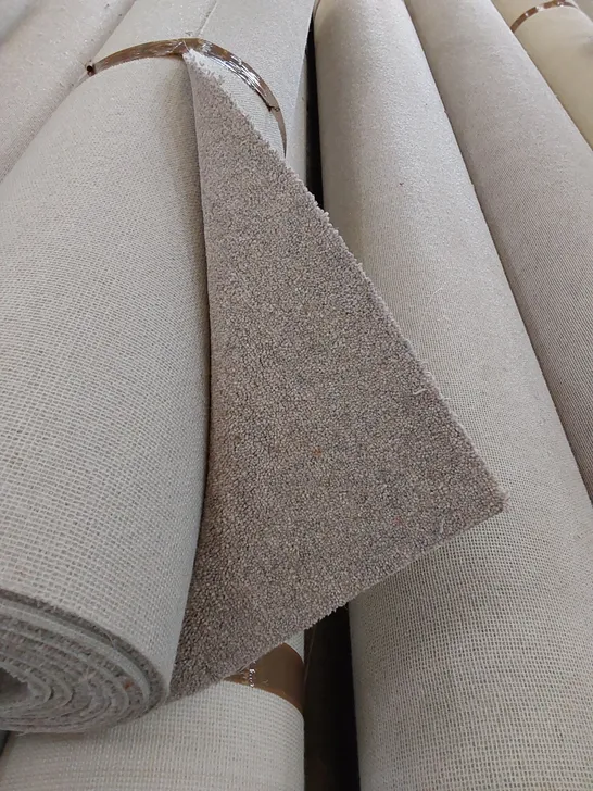 ROLL OF QUALITY DIM HEATHERS CARPET // SIZE: APPROX. 1.49 X 4m