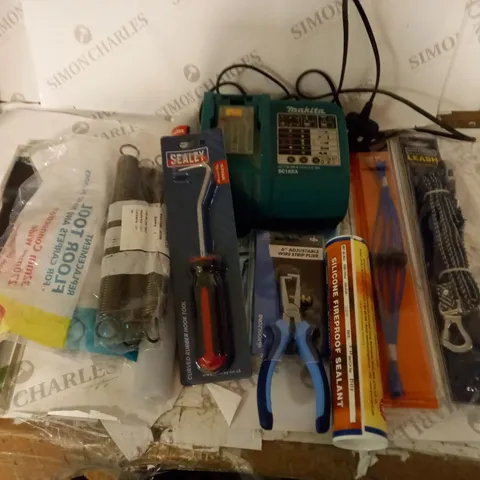 BOX OF APPROXIMATELY 10 ASSORTED TOOLS AND ACCESSORIES, TO INCLUDE MAKITA, SEALEY, BLACK + DECKER, ETC