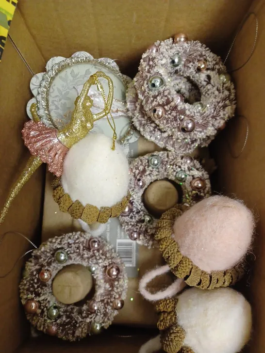 BOX OF ASSORTED SEASONAL ITEMS IN VARIOUS DESIGNS AND SIZES. 