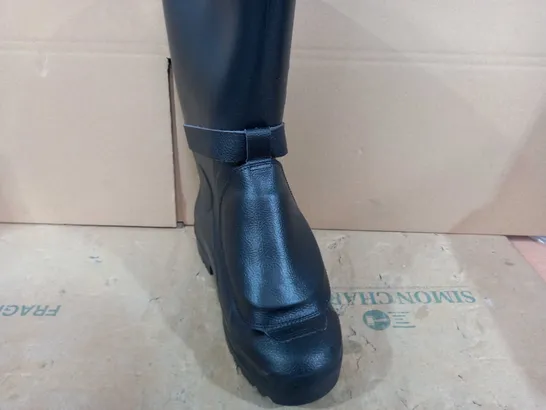 BOXED PAIR OF BRAND NEW COFRA SUPER LIGHT POLYURETHANE BOOTS IN BLACK UK SIZE 9