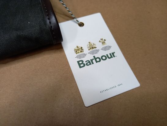 BARBOUR GREEN/BROWN HANGING WASH BAG