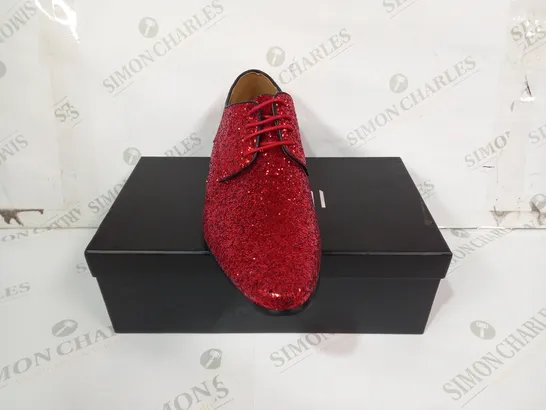 BOXED PAIR OF DOBELL LACE UP SHOES IN RED W. SEQUIN EFFECT UK SIZE 13