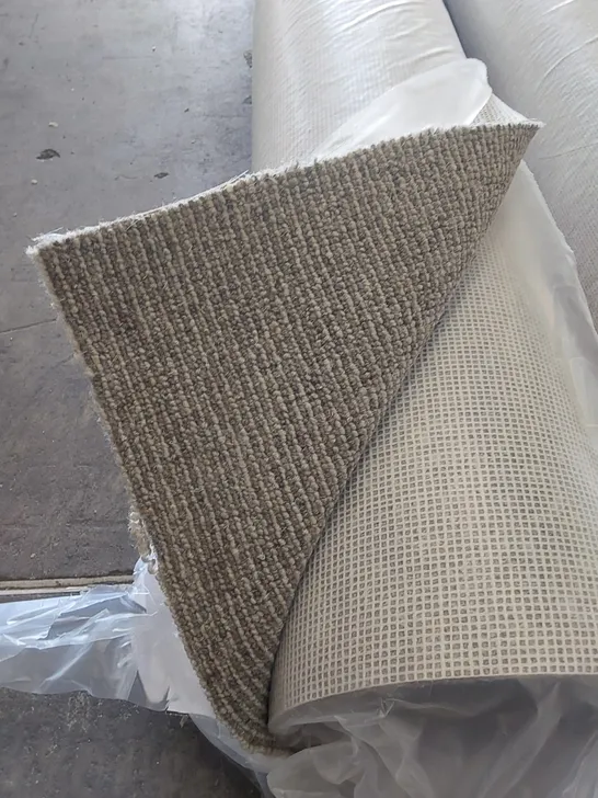 ROLL OF QUALITY TUDOR CO-ORDINATES DRIZZLE CARPET // APPROX SIZE: 5 X 2.75m