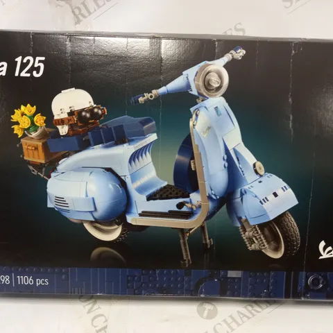 LEGO VESPA 125 SCOOTER MODEL (SET 10298)