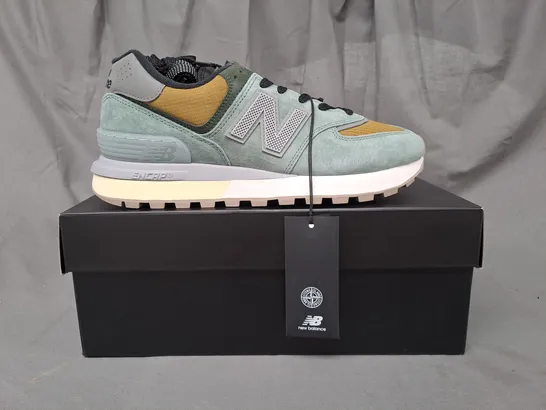 BOXED PAIR OF NEW BALANCE STONE ISLAND SHOES IN GREEN/DIRTY GOLD UK SIZE 8