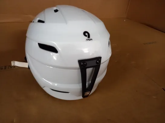 GIRO WHITE HELMET - SIZE UNSPECIFIED