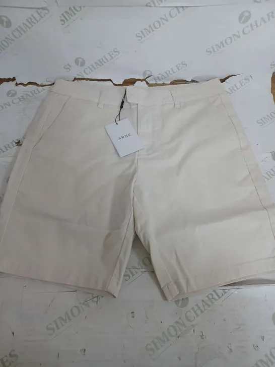 ARNE TAILORED CHINO SHORT IN OFF WHITE - L32