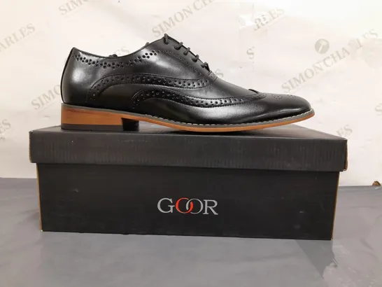 BOXED PAIR OF GOOR LACE UP SHOES IN BLACK SIZE 9