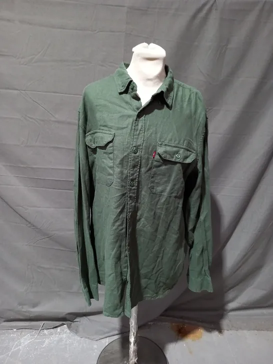 LEVIS SHIRT IN GREEN SIZE MEDIUM