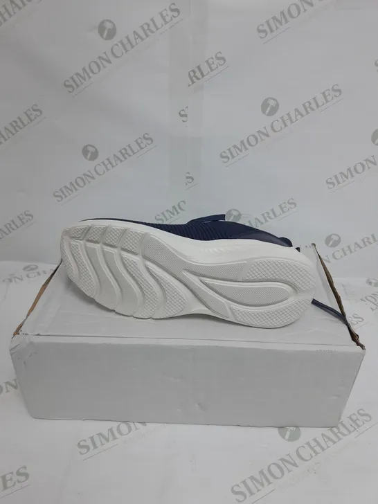 BOXED NAVY BLUE SKETCHERS TRAINERS SIZE 4.5