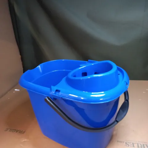 14 LITRE BUCKET AND WRINGER