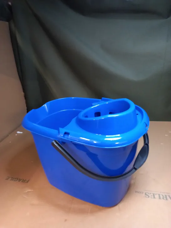 14 LITRE BUCKET AND WRINGER