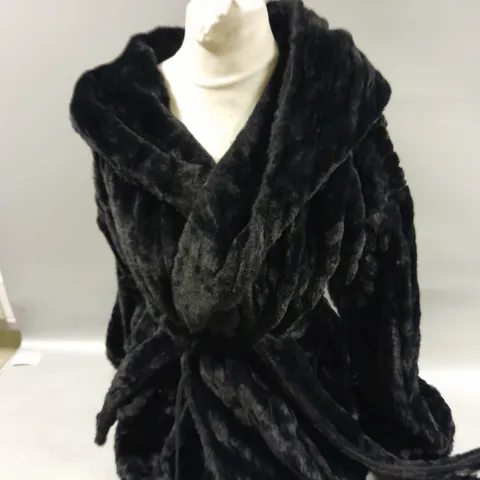 PRETTY YOU LONDON - CLOUD ROBE IN BLACK SIZE M/L