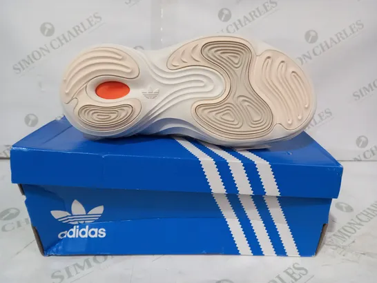 BOXED PAIR OF ADIDAS ADIFOM Q SHOES IN CREAM UK SIZE 5.5