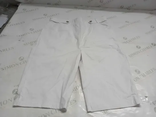 ANNA ROSE STRETCH WAIST SHORTS IN WHITE - SIZE 12