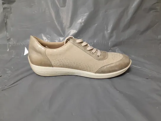 RIEKER PANEL TRAINERS TAUPE SIZE 6.5