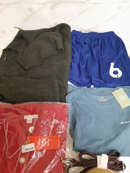 BOX OF APPROXIMATELY 22 ASSORTED CLOTHING ITEMS TO INCLUDE - SHORTS , T-SHIRT , JUMPER ETC