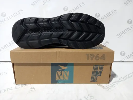 BOXED PAIR OF OSAGA TRAINERS IN BLACK SIZE 8