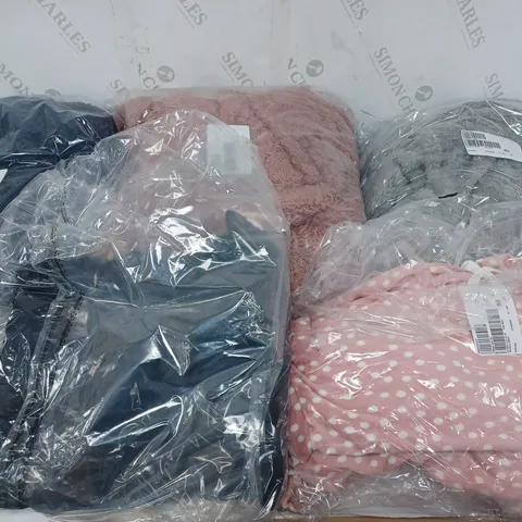 LARGE QUANTITY OF ASSORTED CLOTHING TO INCLUDE HOODIES, PJ SET, ROBE, ETC
