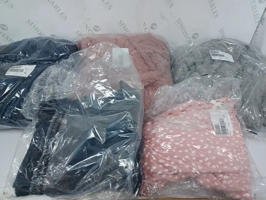 LARGE QUANTITY OF ASSORTED CLOTHING TO INCLUDE HOODIES, PJ SET, ROBE, ETC