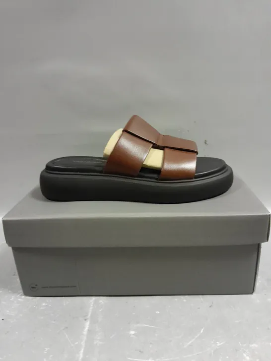 BOXED PAIR OF VAGABOND BLENDA SLIP ON SHOES - 5