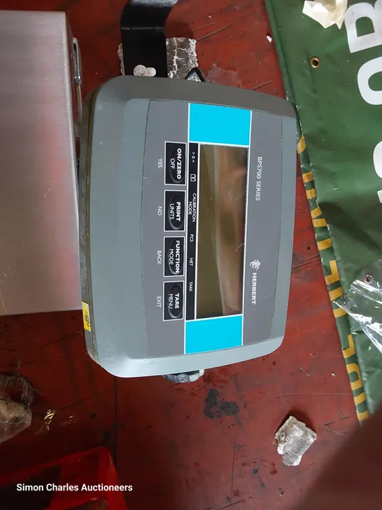 HERBERT DIGITAL SACK SCALES WITH DISPLAY BPS700 SERIES  ON TROLLEY 