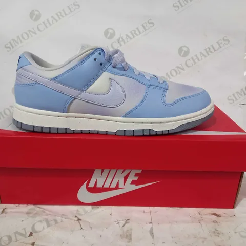 BOXED PAIR OF NIKE DUNK LOW SHOES IN BLUE/VIOLET/GREY UK SIZE 7