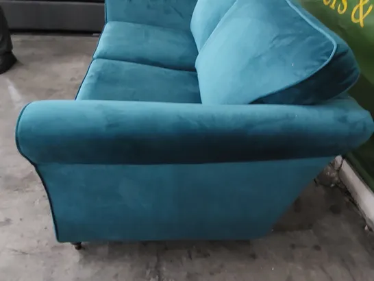 DESIGNER 2 PIECE SOFA WITH WOODEN FEET IN TEAL 