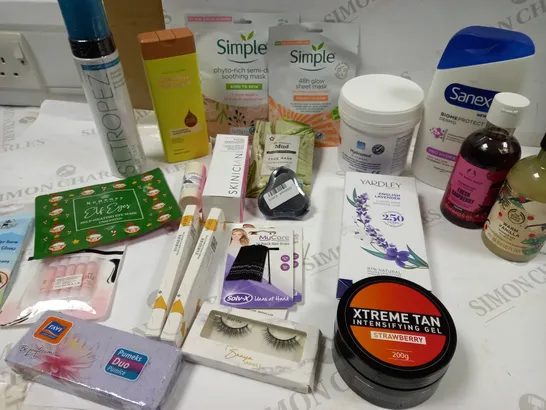 ASSORTMENT OF SKINCARE AND HAIR ACCESSORIES APPROX. 30 ITEMS 