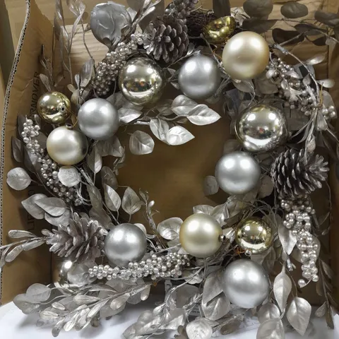 CHAMPAGNE AND GOLD PRE-LIT FESRTIVE WREATH